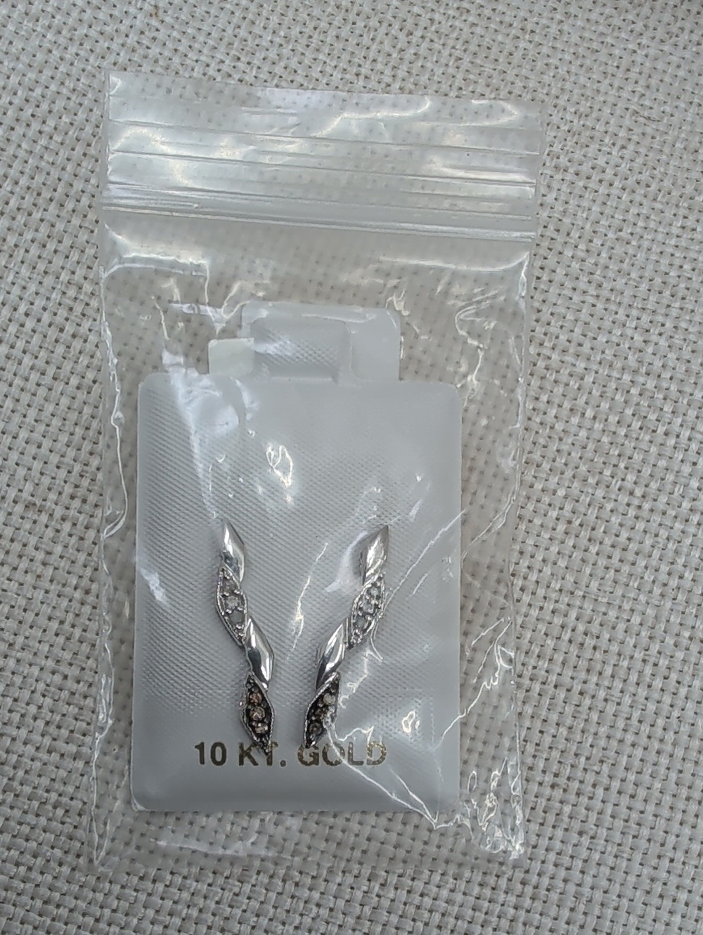 10K Solid White Gold Champagne & White Diamond Twist Drop Earrings 0.20 CTW - Picture 15 of 16